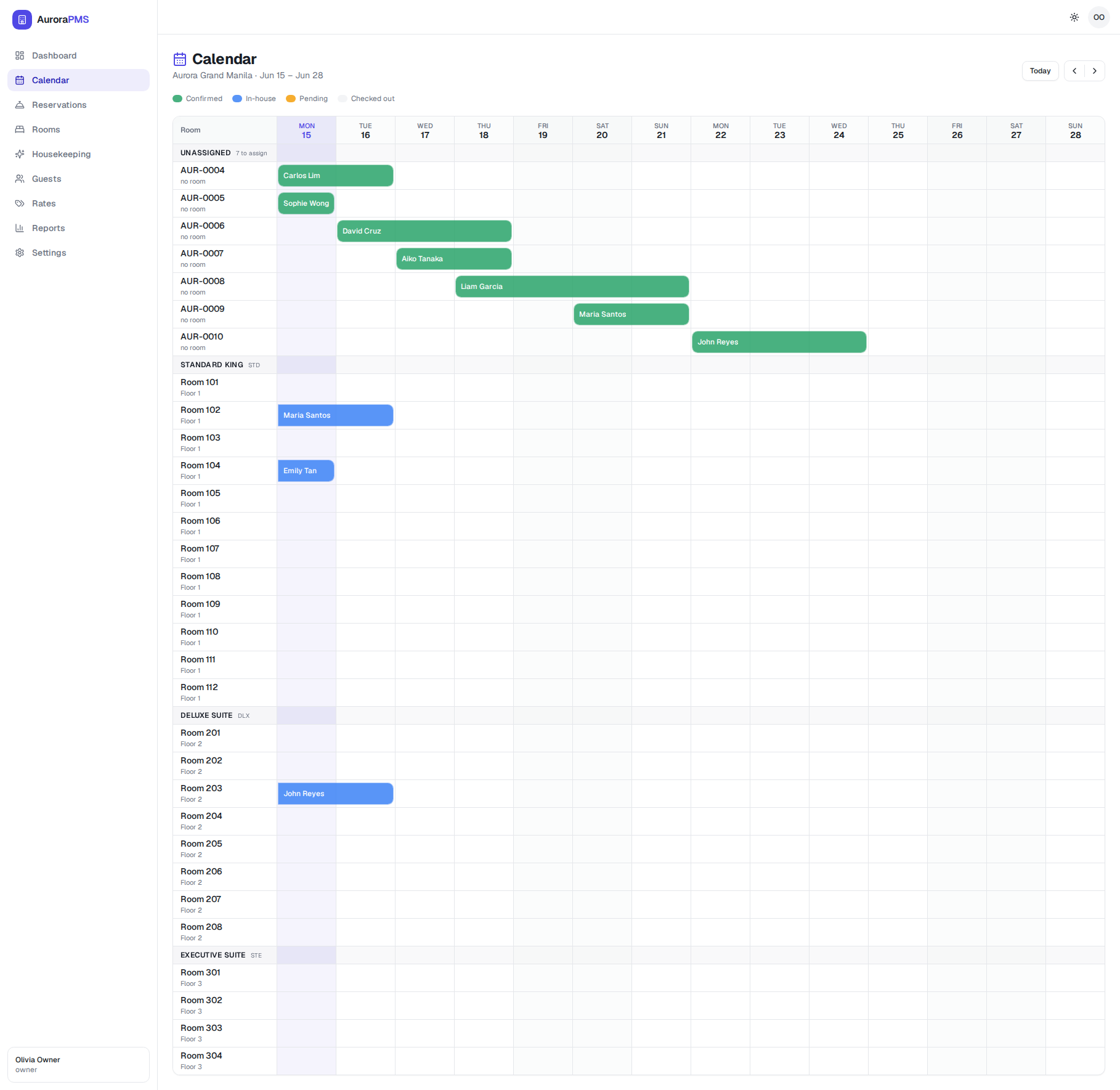 Aurora calendar timeline for June 15 to 28 with rooms down the left and dates across the top; coloured booking bars show guests like Carlos Lim and Maria Santos assigned across Standard King, Deluxe Suite and Executive Suite rooms.